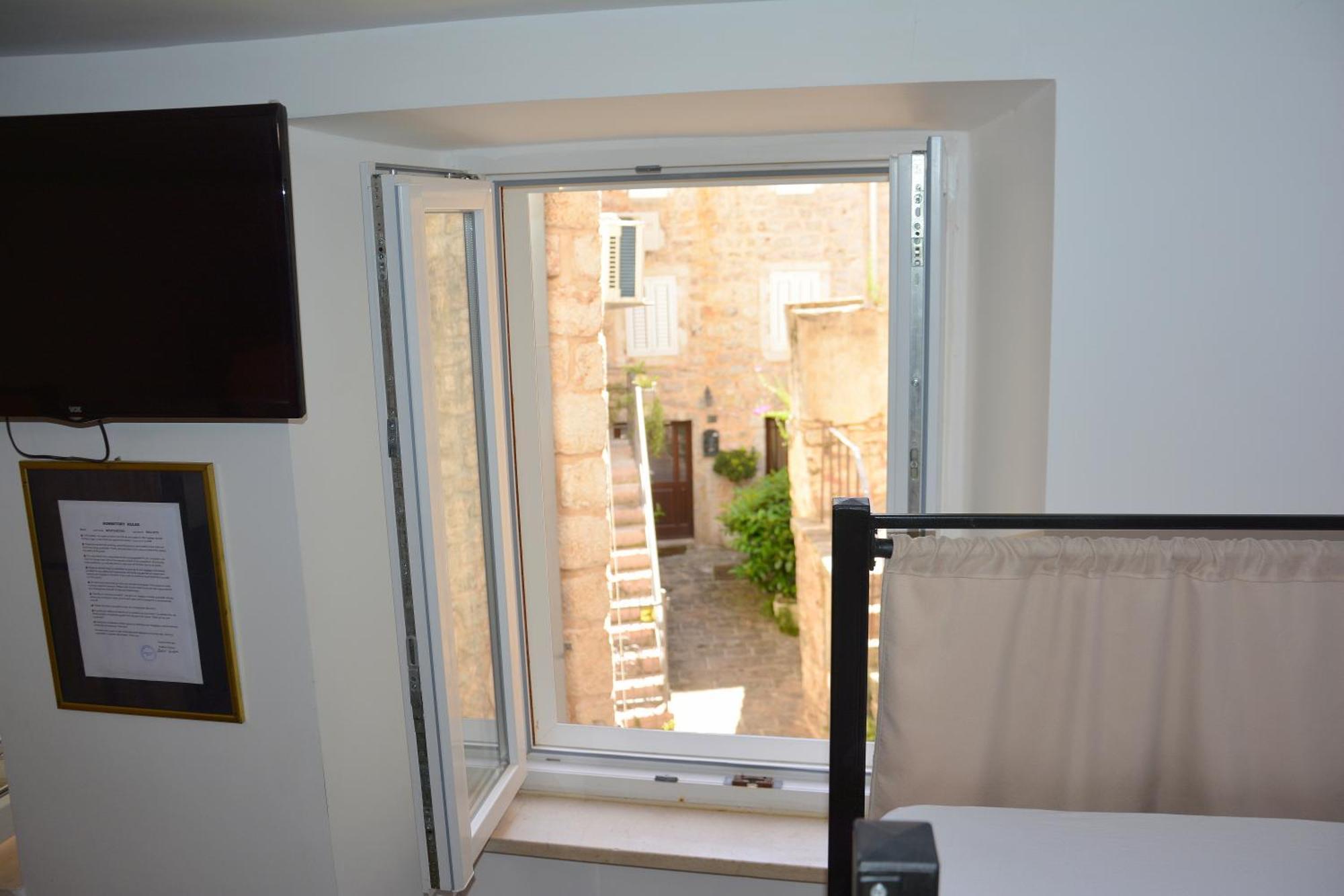 Montenegro Backpackers Home Budva Exterior photo