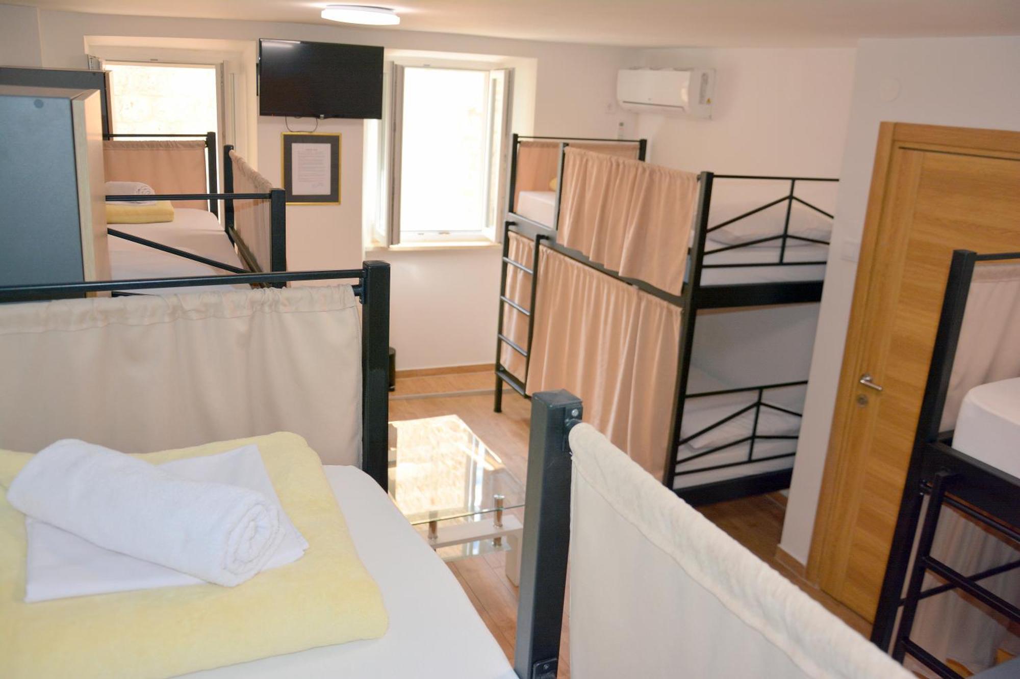 Montenegro Backpackers Home Budva Exterior photo
