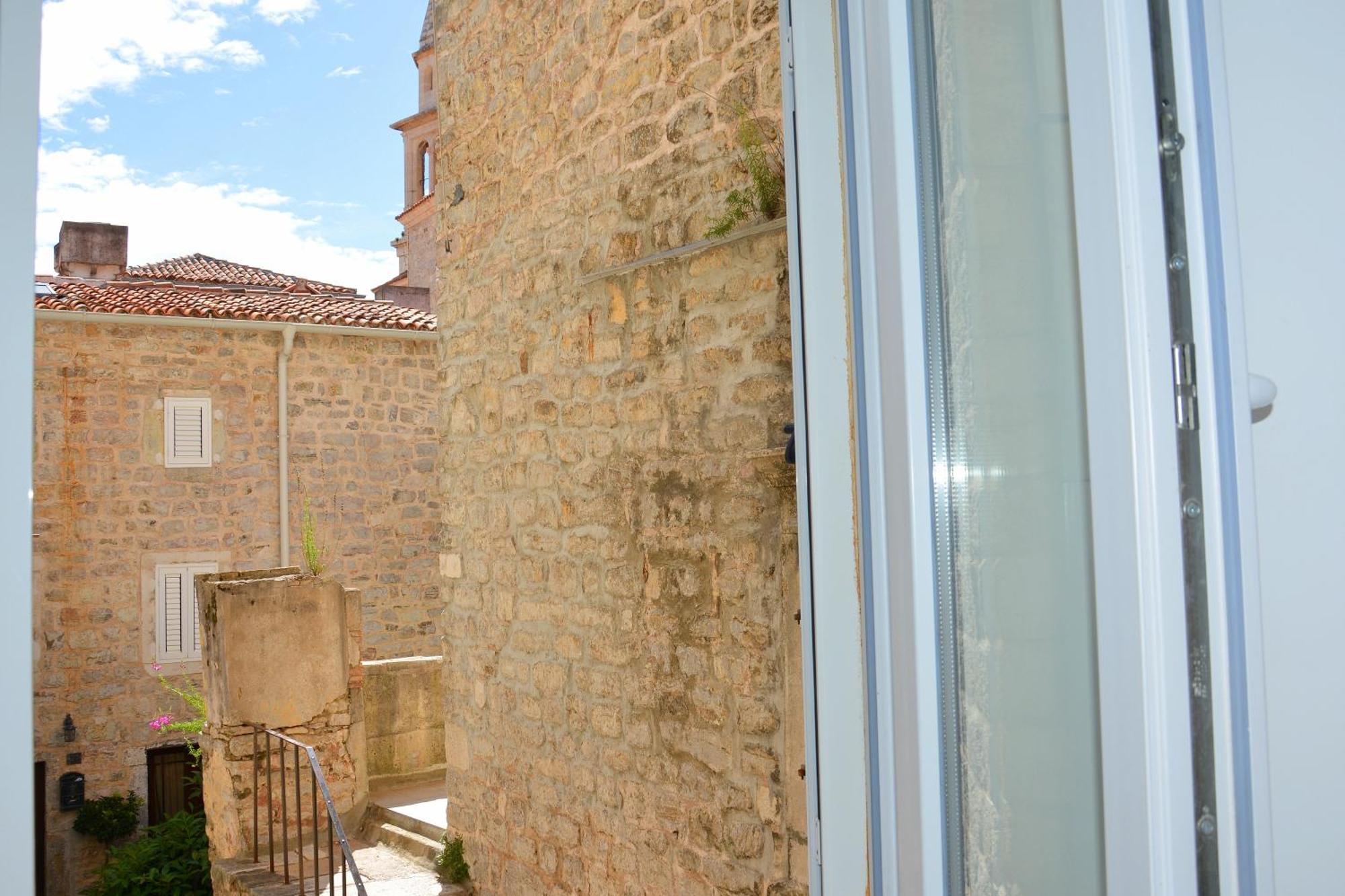 Montenegro Backpackers Home Budva Exterior photo